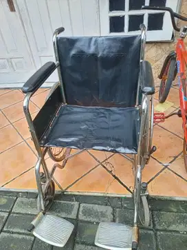 Kursi roda bekas rasa baru