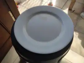 Piring melamin bekas