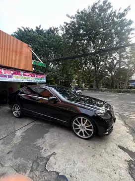 Mercedes-Benz E300 2010 Bensin