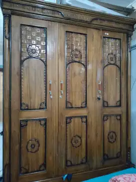 Lemari kayu jati