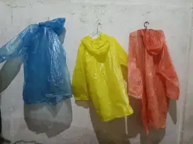 Di jual 3 buah jas hujan plastik  murah ,untuk naik motor,jalan kaki