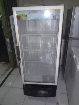 Dijual cepat showcase