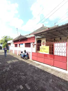 Rumah Tengah Kota di Jambon dekat Jalan Magelang