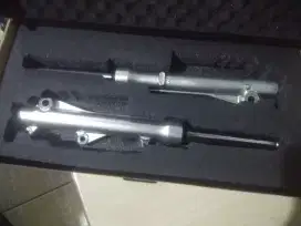 Jual shock depan merk showa ( bawaan motor ), shock belakang merk YSS