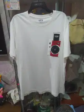 Kaos UNIQLO x Fuji film