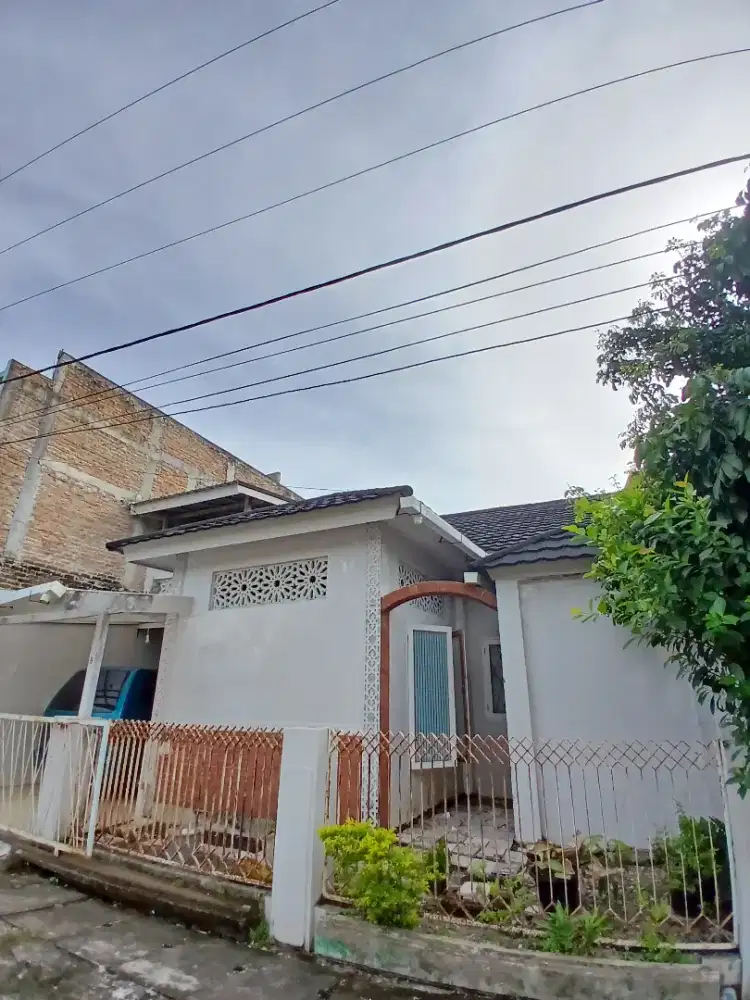 Rumah Nyaman Keluarga di Padang, Lokasi Strategis & Siap Huni