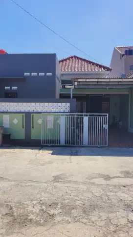DISEWAKAN RUMAH TINGGAL