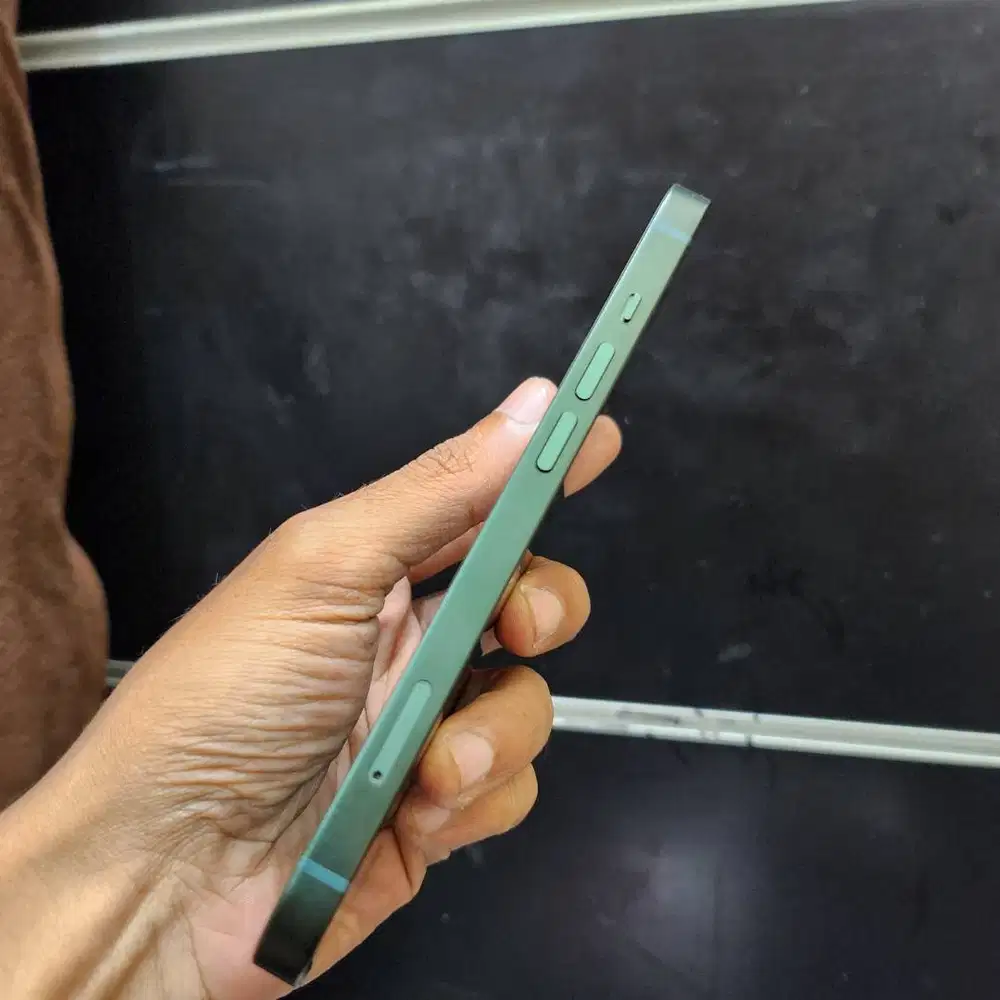 iPhone 13 128GB green
