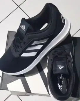 Sepatu adidas coreracer