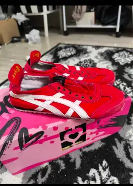 sepatu merah onitsuka