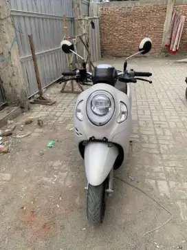 Scoopy putih mulus