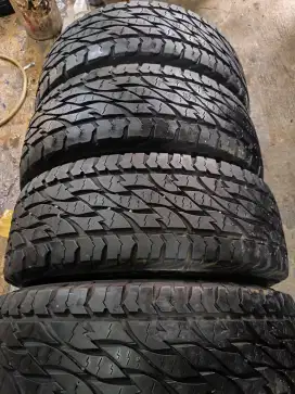 Bridgestone Dueler AT 285 75 R16