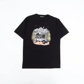 Kaos Adventure Braverquit Camper Car – Warna Hitam | Size M–XL