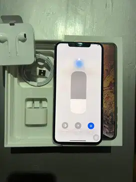 Dijual Iphone Xsmax 256GB Gold Lengkap Terdaftar