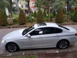 BMW 520i, modern f10, warna putih, tahun 2014