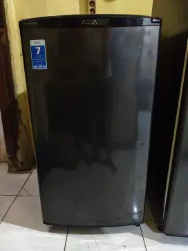 Di jual kulkas 1 pintu merk aqua freezer AQF-S4 jarang pakai