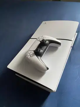 Di jual PS5 Slim disc baru di pake 2 bulan 100% like new!!