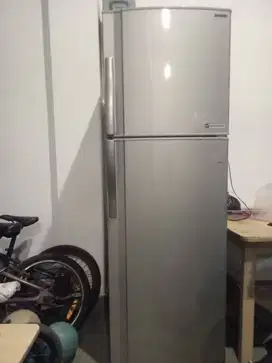 Kulkas dua pintu