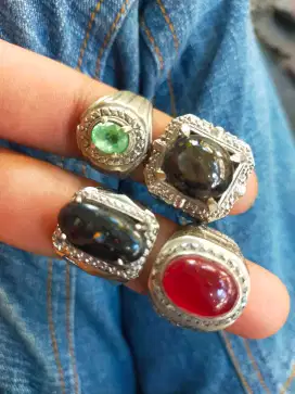 Black oval dan aki merah darah perak black sapir zamrud