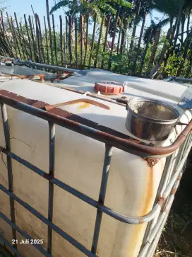 Tandon air  1000 liter layak pakai