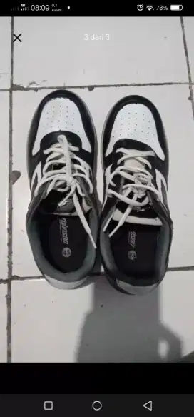 Spatu sneakers UK 43