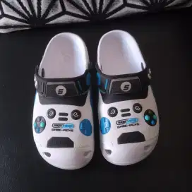 Sendal Skechers warna putih asli 100% bisa menyala dengan sempurna