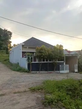 Dijual Rumah Second Murah lb. 84m² lt. 141m² dekat kampus Unnes
