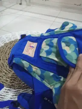 Gendongan bayi hip seat Baby Family dan tas bekal bayi