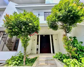Rumah Dalam Town House Semi Furnished Dekat MRT Cipete