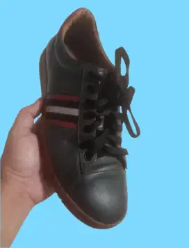 Sepatu Bally Sneaker size 42 ORI Switzerland ( prelove ) mewah Nego