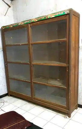 Lemari ( kayu bengkirai )