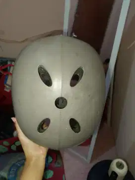 helm sepeda bekas