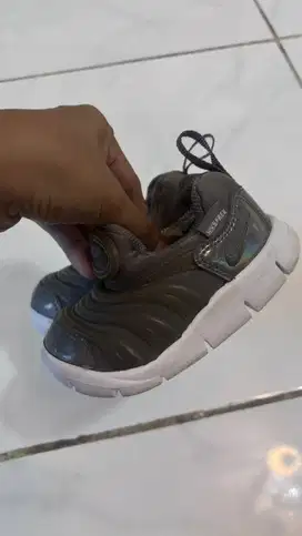 Sepatu anak nike