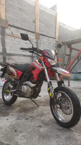 Kawasaki KlX dtracker red