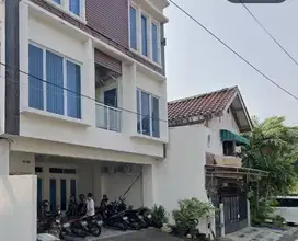 Rumah Cempaka Putih 2 Lantai Dijual Cepat