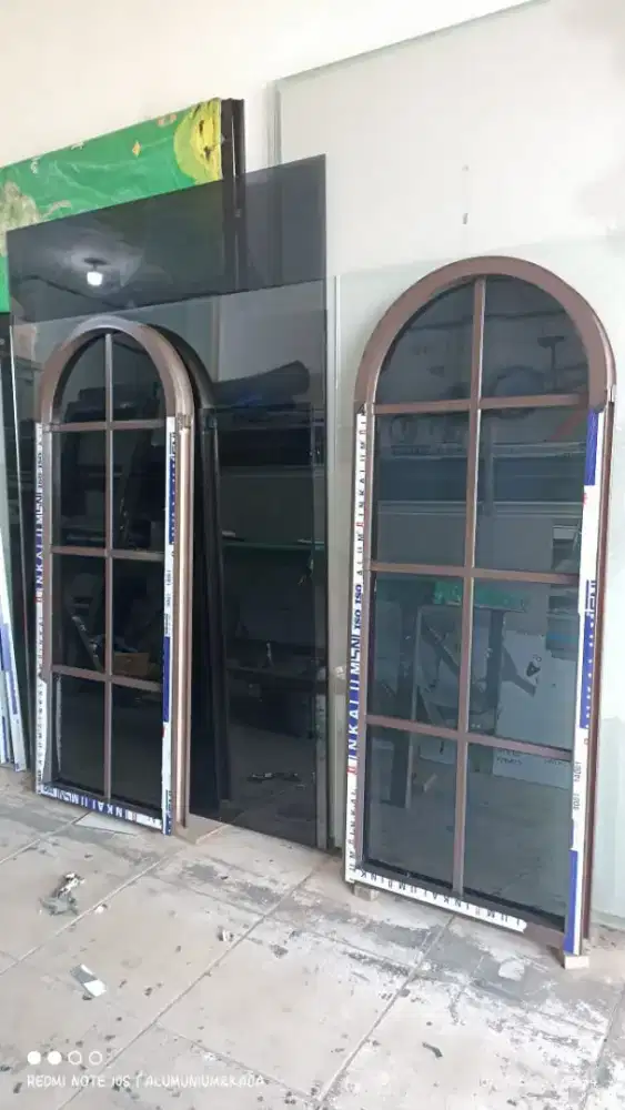 Jendela lengkung