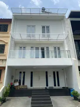 Rumah Town House 3Lt 7x22 4+1KT Full Furnish Dlm Apart Rajawali