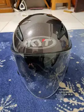 Helm  KYT ukuran L
