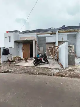 Rumah satu lantai pondasi siap untuk dua lantai