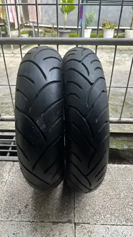 Ban Motor Xmax bawaan dealer merek dunlop