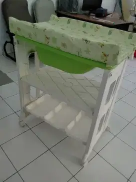 Meja mandi bayi