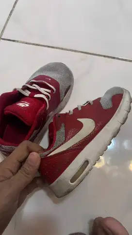 Sepatu anak nike