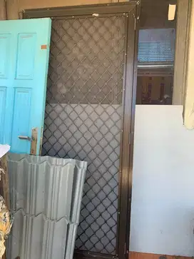 Pintu Teralis pakai kawat dalam