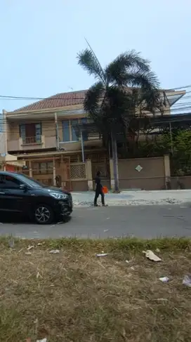 Di jual Rumah 2 LT di taman surya