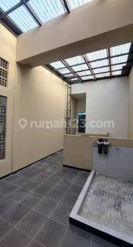 Dijual Rumah di Kamandaka Kota Baru Parahyangan, Mewah  Hook siap huni