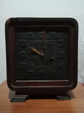 Jam meja antik/kuno