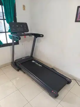 Treadmil untuk rumahan cocok banget untuk yang udah males keluar rumah