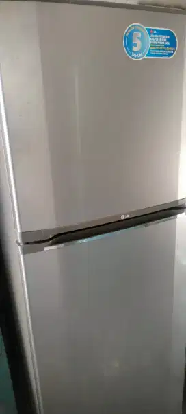 Kulkas 2 pintu merk LG