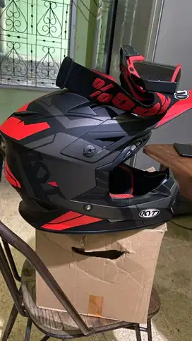 helm KYT ukuran L