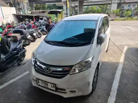 Mobil honda freed